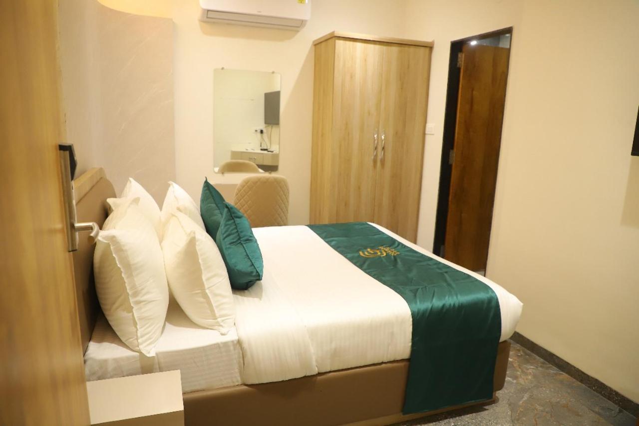 Hotel Cosmos Green Индаур Экстерьер фото